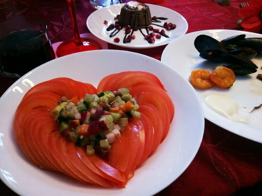 バレンタインにトマトのハートサラダの画像