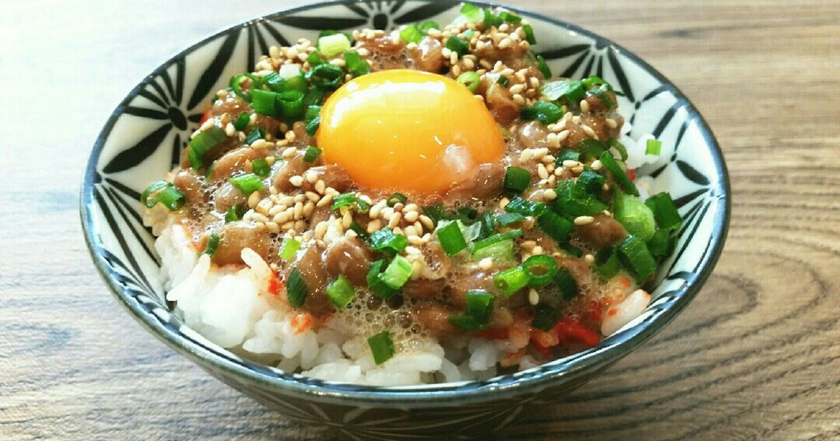 簡単一人飯 豆板醤ご飯の納豆卵かけご飯 レシピ 作り方 By あーこ姐 クックパッド