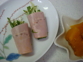 残ったかぼちゃの煮つけで☆水菜とハム巻き