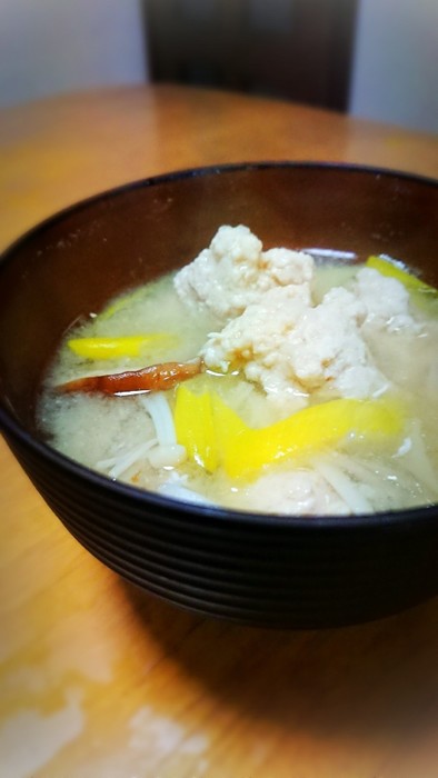 生姜香る 鶏団子の味噌汁の写真