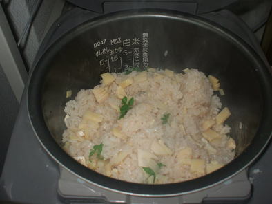 タケノコご飯の写真