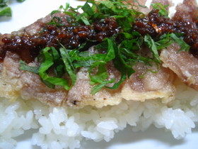 ♪豚肉のにんにくソースかけ♪
