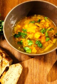 ハーブとスパイスの野菜レンズ豆スープ