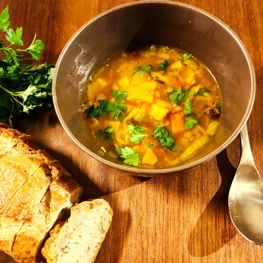 ハーブとスパイスの野菜レンズ豆スープの画像