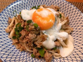 パパっとお昼に作れる!肉味噌うどん