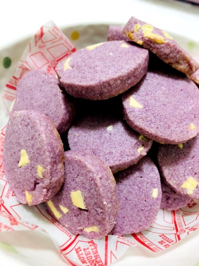 紫芋とホワイトチョコのクッキーの写真