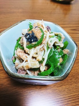 ピーマンとサバの味噌煮缶の和え物