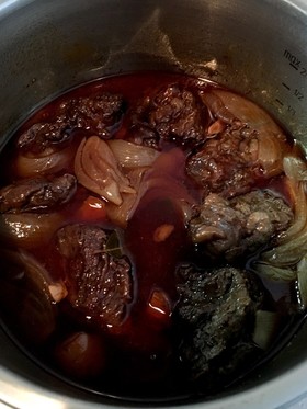 牛肉ブロックの赤ワインビーフシチュー