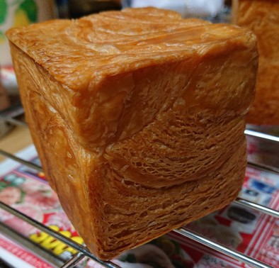 キューブ型パンの写真