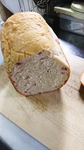 HBでいちごの粒ジャムミルクパン