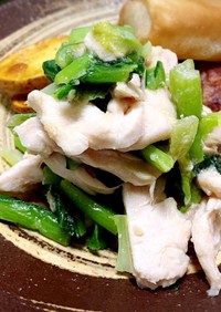 小松菜とレンチン蒸し鶏のおかずサラダ