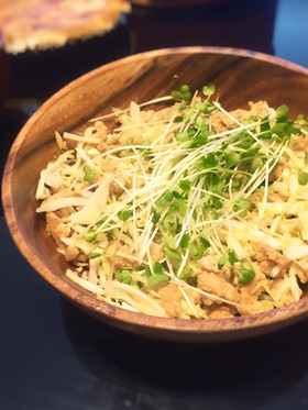 鶏ひき肉とキャベツの簡単サラダ