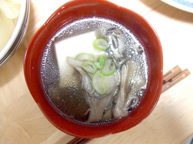 絶品！焼きﾏｲﾀｹと絹豆腐の味噌汁の写真