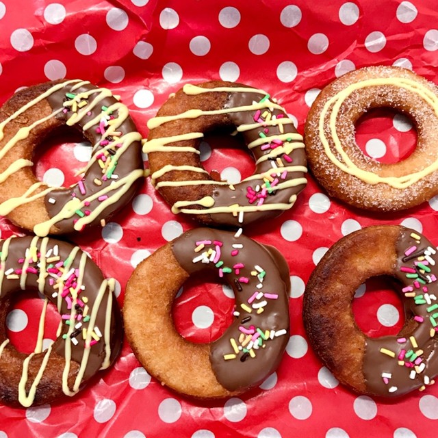 Hmで簡単 チョコがけドーナツ レシピ 作り方 By Roll21 クックパッド 簡単おいしいみんなのレシピが354万品