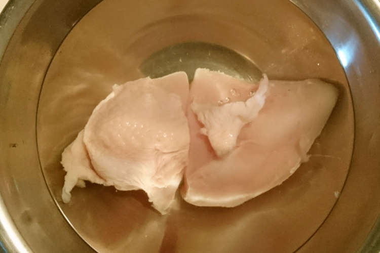 鳥むね肉をしっとり食べる ソミュール液 レシピ 作り方 By すらいむ1号 クックパッド 簡単おいしいみんなのレシピが358万品