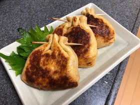 簡単おつまみ♪納豆チーズ餅巾着焼