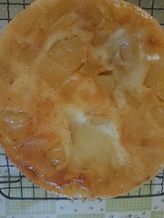 炊飯器であまった日本酒とりんごのケーキの写真