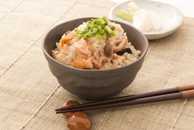 鮭ときのこの炊き込みご飯