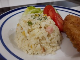 簡単ランチ♪お鍋でエビピラフ