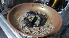 ひき肉と揚げ茄子のポン酢炒め