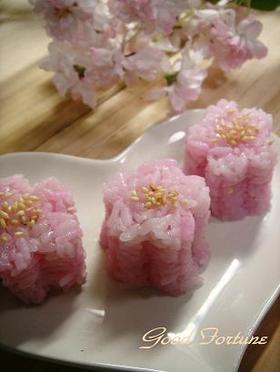 桜の一口おにぎり♪