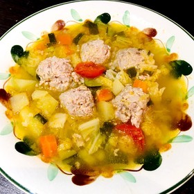 ごはん入り肉団子と野菜のスープ
