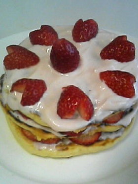 プチダノンとイチゴのケーキ