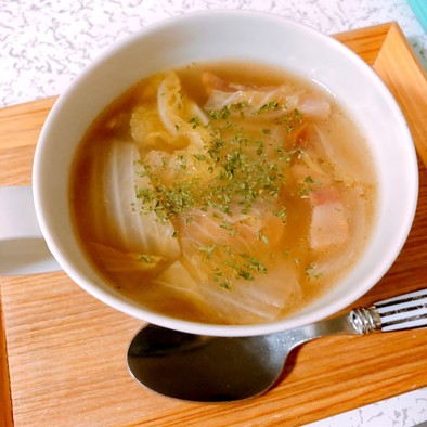 パンチェッタと白菜の簡単コンソメスープの写真