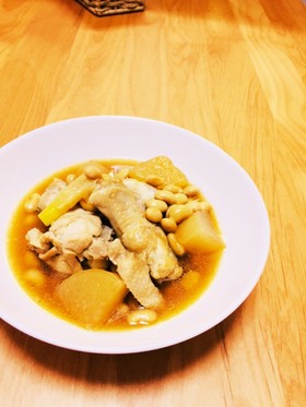 簡単☆*:.手羽元と大豆でほっくり煮物