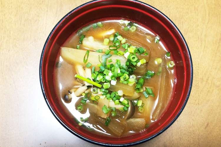 大根 しめじ しいたけのみそ汁 レシピ 作り方 By Norichan08 クックパッド 簡単おいしいみんなのレシピが366万品