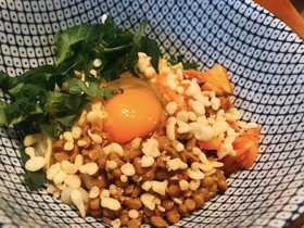 納豆とキムチの爆弾混ぜうどん!