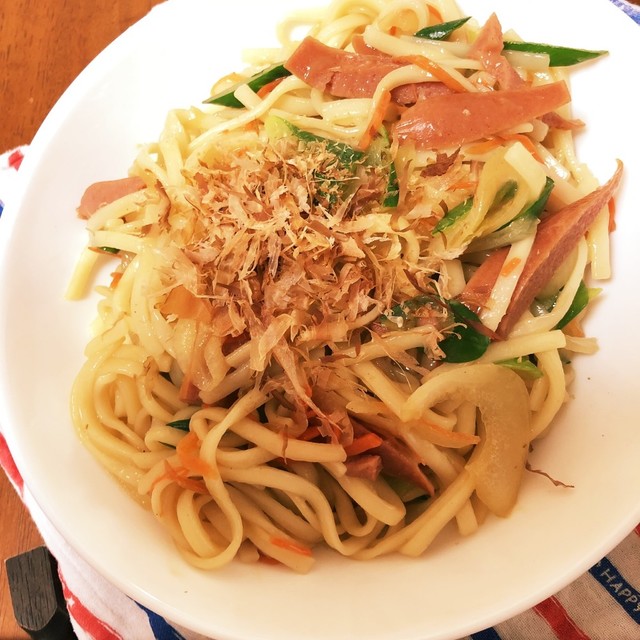 乾麺うどん 冷蔵庫にあるもので焼うどん レシピ 作り方 By よりやママ クックパッド