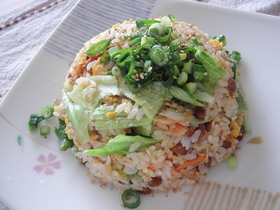 納豆嫌いもイケル?!鮭レタスチャーハン♪