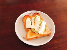 高カロリーだから美味しいやみつきトースト