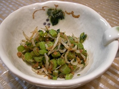 ご飯がすすむ～春菊の茎炒めの写真