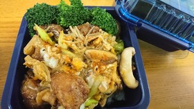 簡単!とり唐揚げの甘辛卵とじ丼お弁当