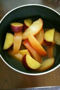 サツマイモとリンゴ煮