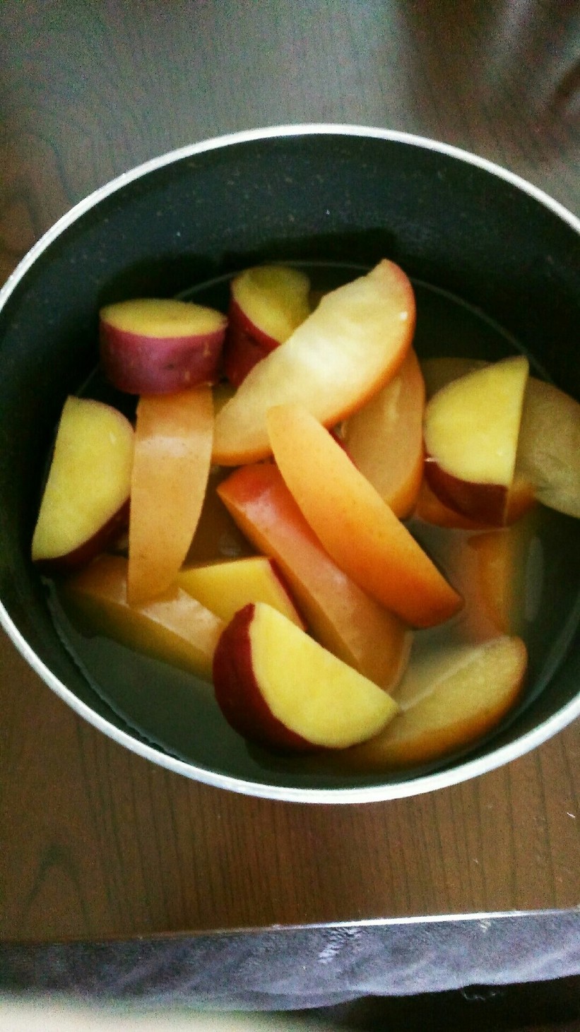 サツマイモとリンゴ煮の画像