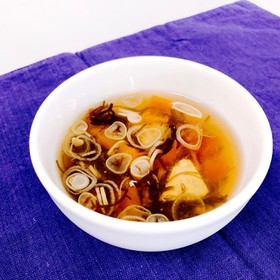 もずく酢でサンラータン風スープ