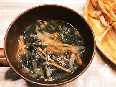 簡単！野菜たっぷり！海藻サラダのスープの写真