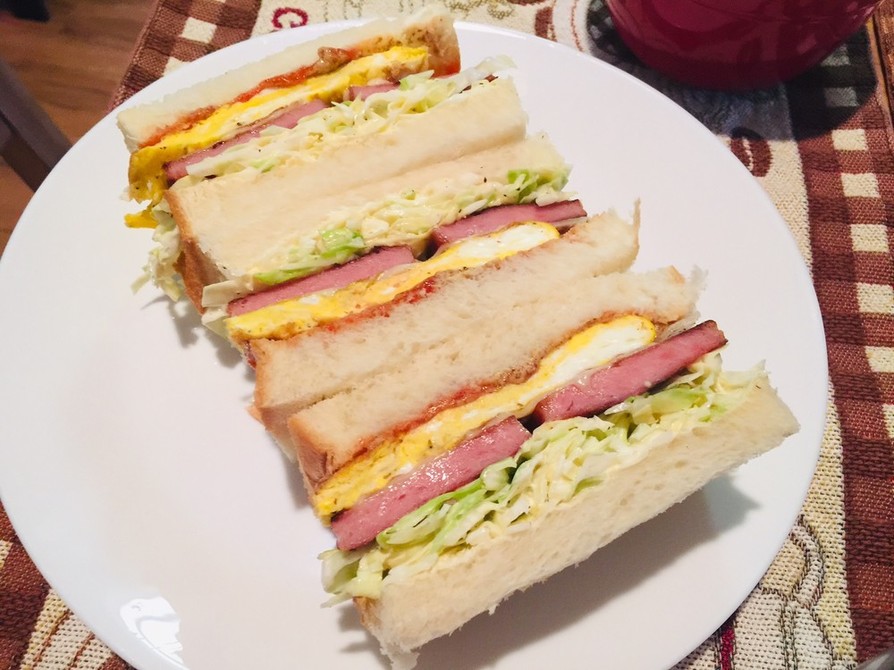 スパムの素朴なサンドイッチの画像