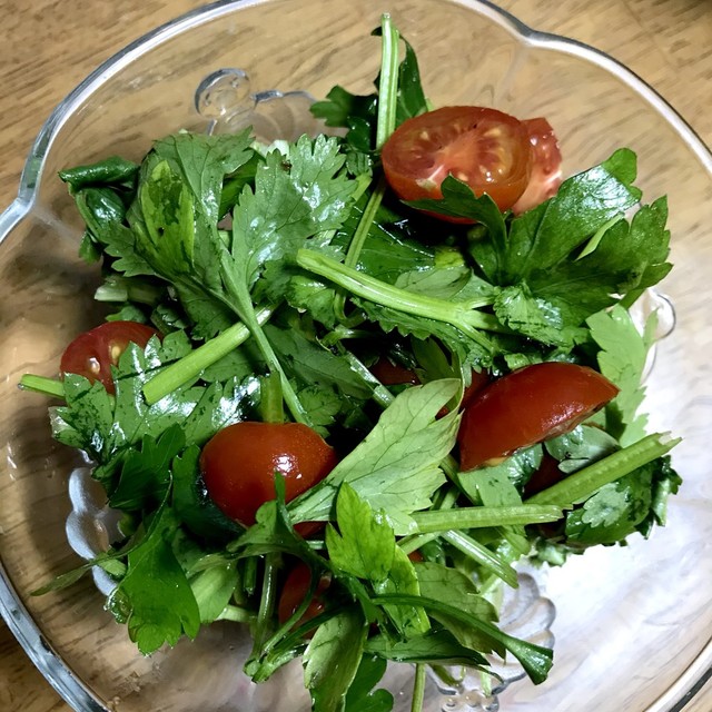 簡単パクチーイタリアンパセリサラダ レシピ 作り方 By らぃとまま クックパッド