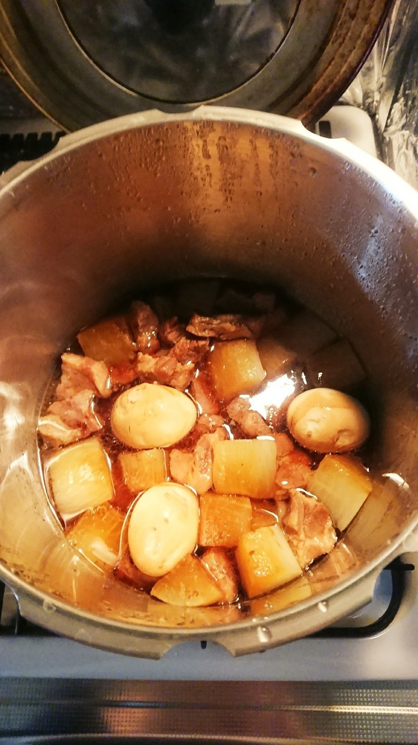 豚ブロックと大根・卵の煮物の画像