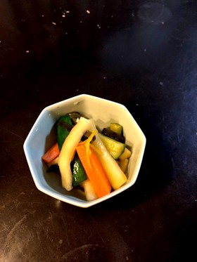 彩りが嬉しい☆根菜醤油漬け