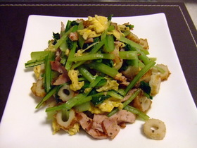 給料日前に✌小松菜とベーコンの炒め物