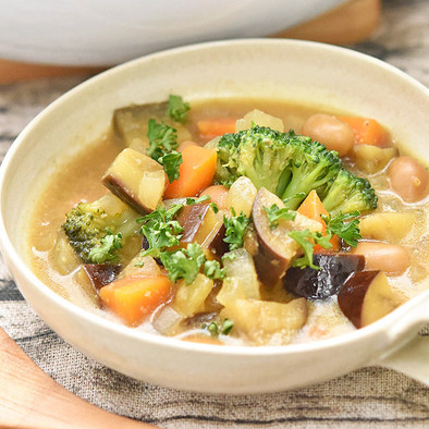 大豆と野菜と玄米甘酒のカレースープの写真