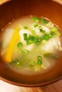 芯まで温まる♡̷野菜と餃子のスープ
