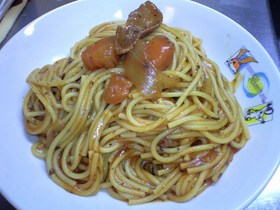 ケチャップとカレーの残りdeパスタ