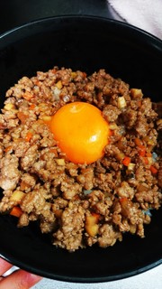 簡単♪合挽き肉でそぼろ丼の写真