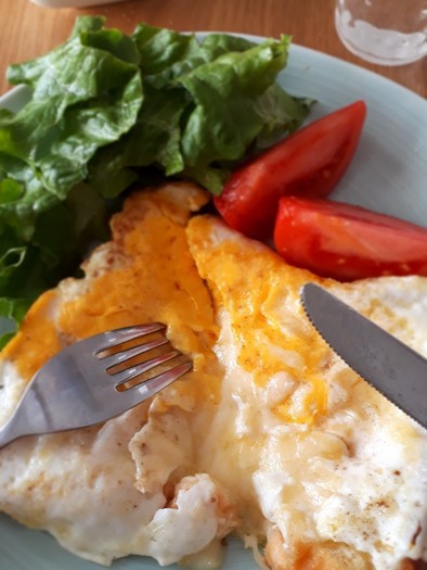 簡単朝食♪ずぼらなエッグチーズトーストの写真